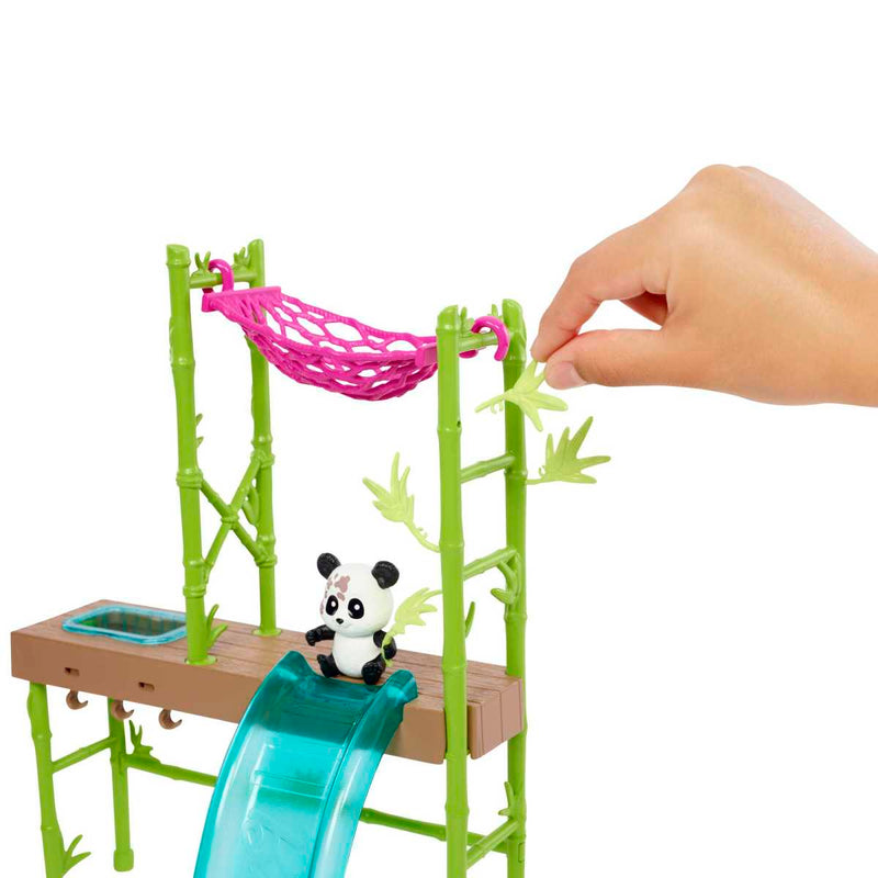 Barbie cuidadora de pandas HKT77