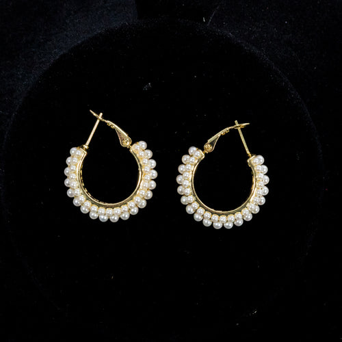 Arracadas doradas ARETTE con perlas entretejidas