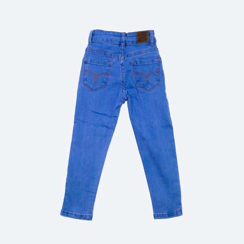 Pantalón de mezclilla CAPRICHOS corte alto con detalle de pompon para niña