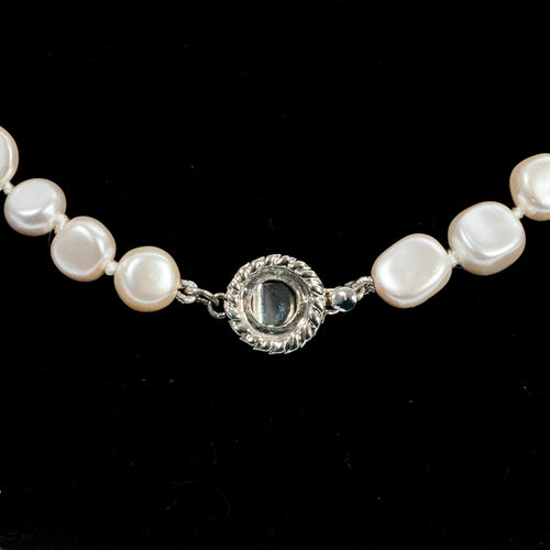 Collar de perlas naturales ARETTE con detalle central metálico